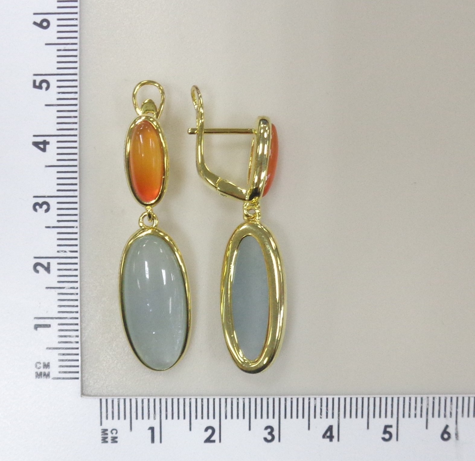 Серебряные серьги с аквамаринами и халцедонами